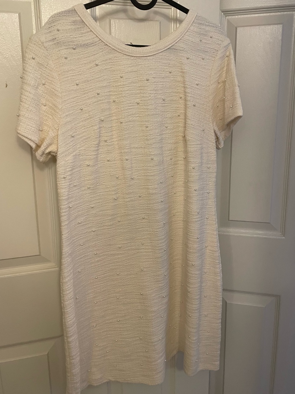 City Triangles cream shift dress , crewneck stretchy with pearls Sz L, nwt